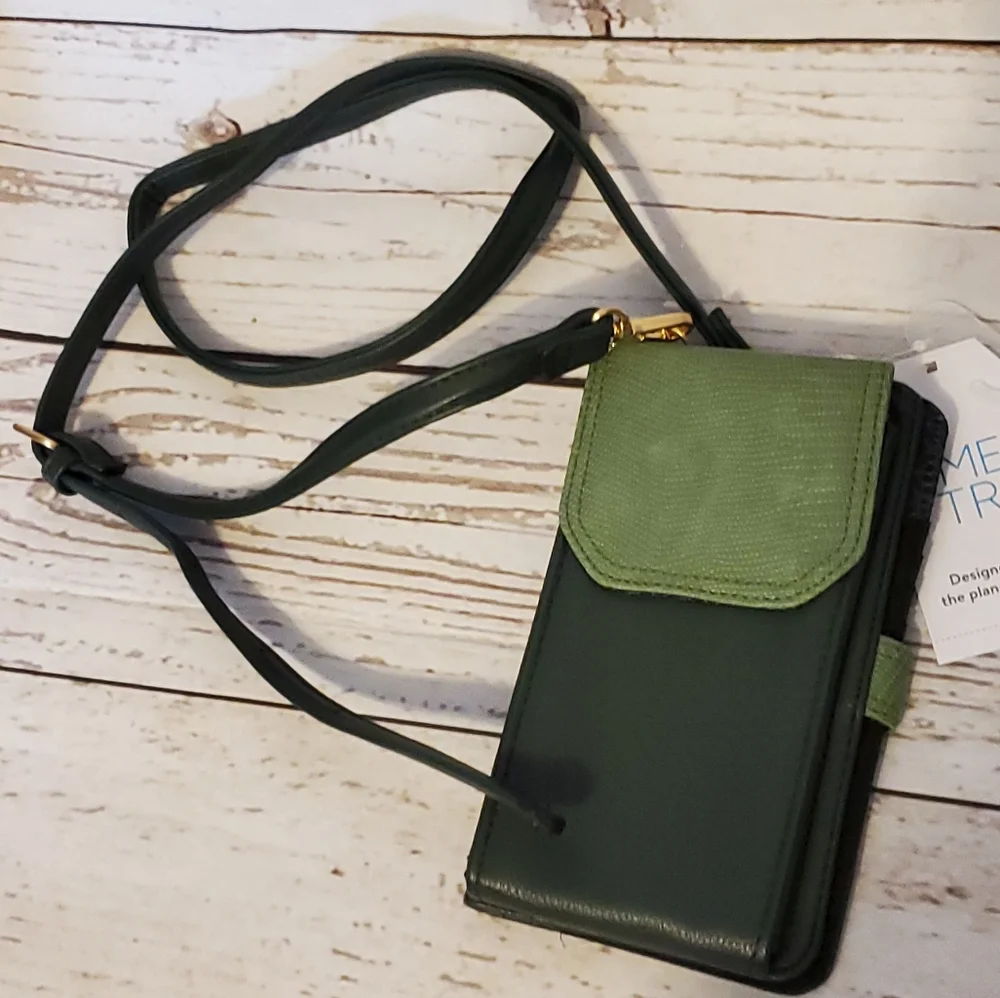 Time and Tru recycled materials women's crossbody wallet green